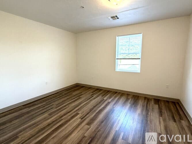 Dedham Apartment: 329 East St