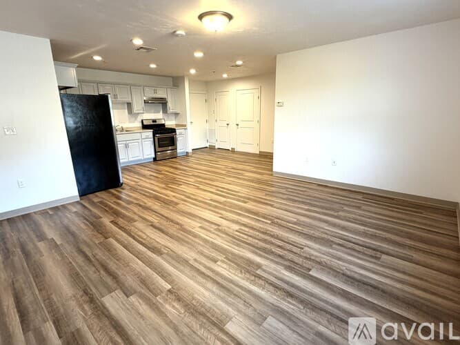 Dedham Apartment: 329 East St