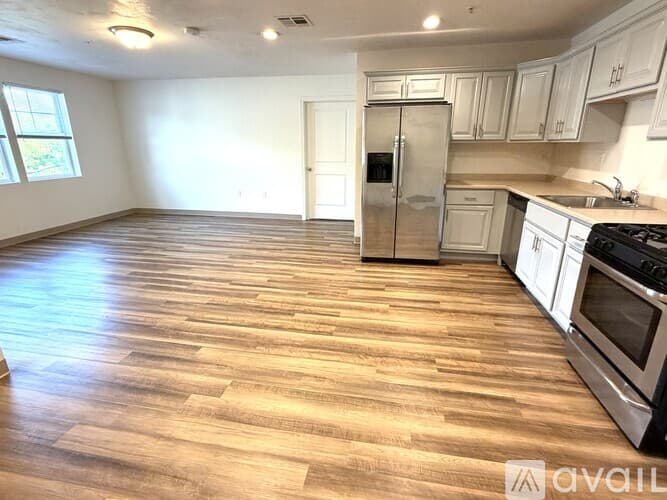 Dedham Apartment: 329 East St