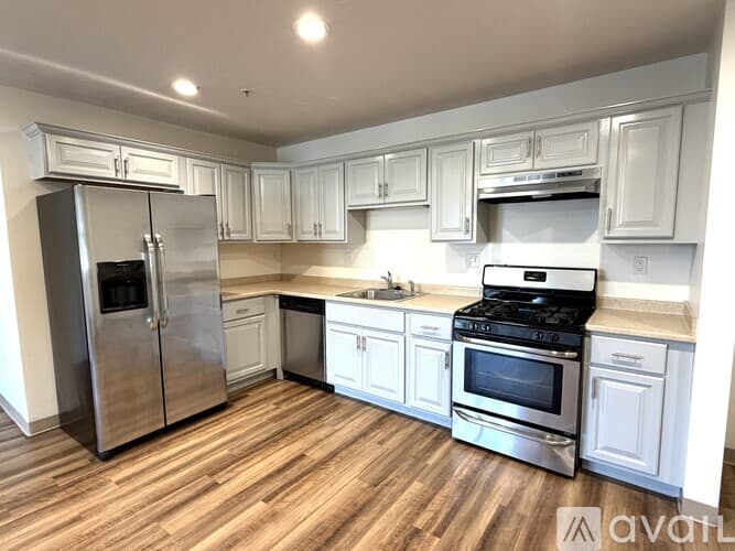 Dedham Apartment: 329 East St