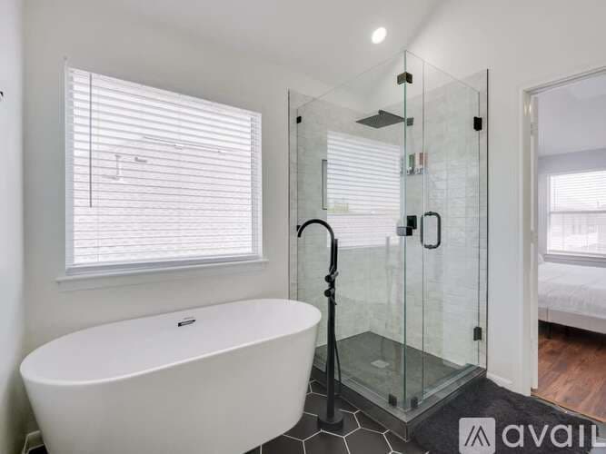 Haltom City House: 5832 Clear Creek Dr
