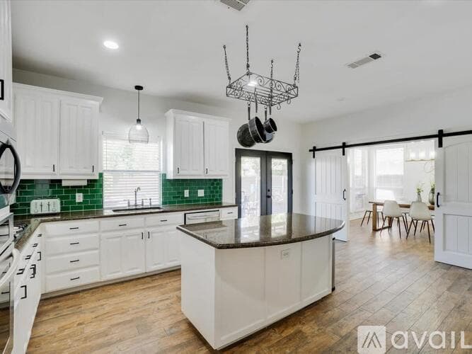 Haltom City House: 5832 Clear Creek Dr