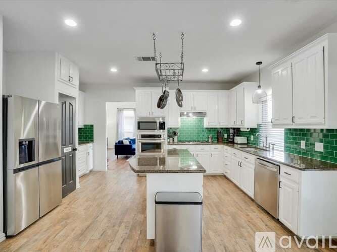Haltom City House: 5832 Clear Creek Dr