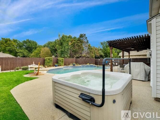 Haltom City House: 5832 Clear Creek Dr