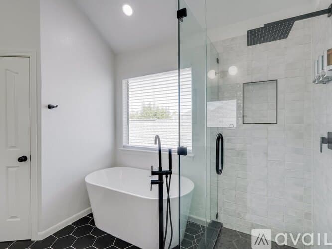 Haltom City House: 5832 Clear Creek Dr