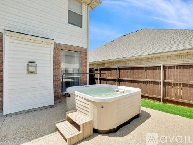 Haltom City House: 5832 Clear Creek Dr