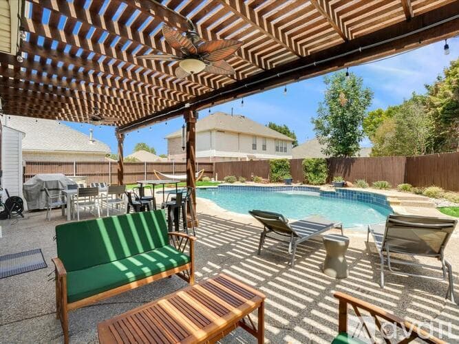 Haltom City House: 5832 Clear Creek Dr