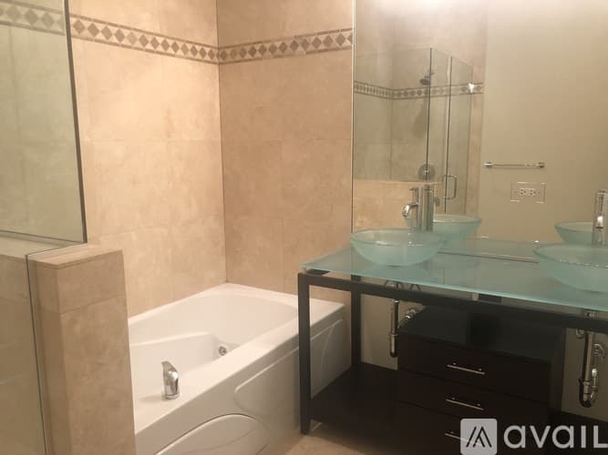 Chicago Apartment: 1444 W Morse Ave