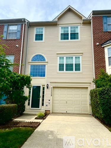 Germantown Townhome: 21259 Owls Nest Circle