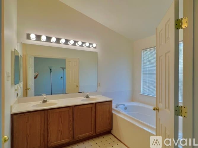 Germantown Townhome: 21259 Owls Nest Circle