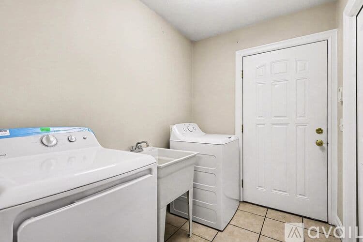 Battle Creek House: 113 Clubhouse Drive