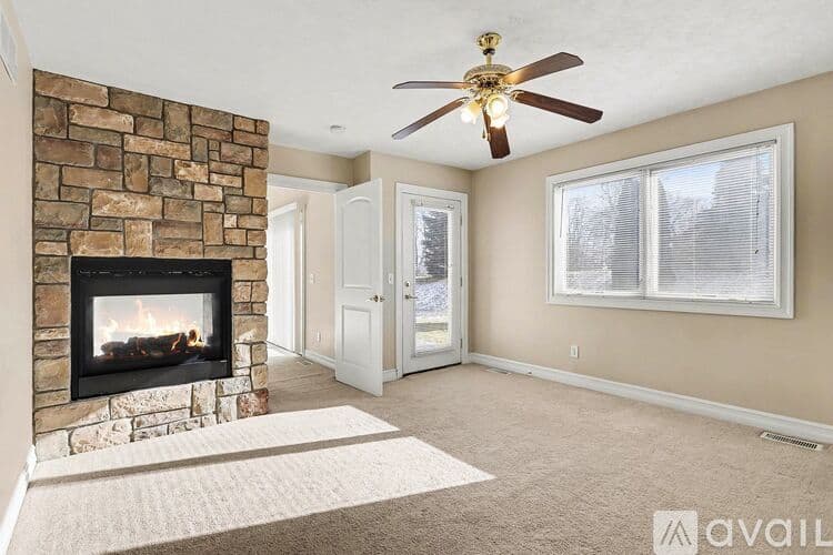 Battle Creek House: 113 Clubhouse Drive