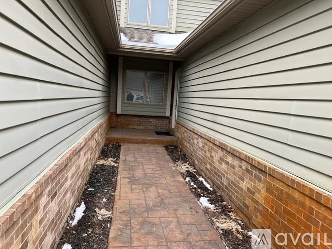 Battle Creek House: 113 Clubhouse Drive