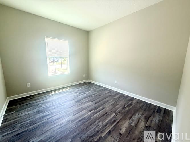 Hilliard Apartment: 37851 Oxford Street