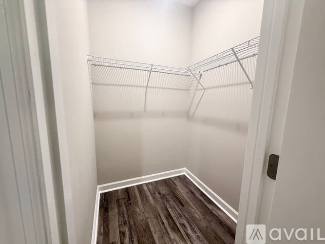 Hilliard Apartment: 37851 Oxford Street