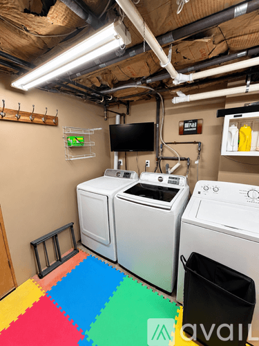 Coventry Apartment: 43 Pilgrim Ave