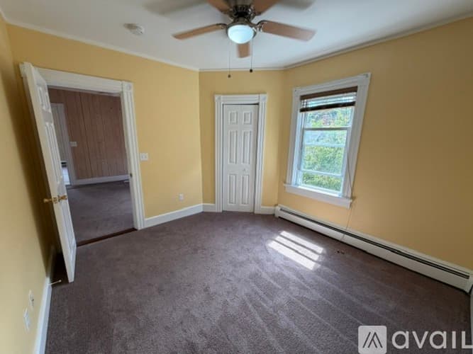 Coventry Apartment: 43 Pilgrim Ave