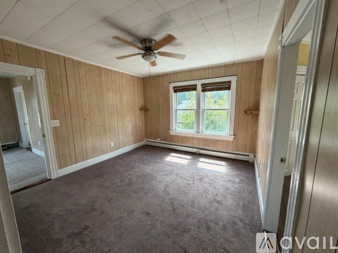 Coventry Apartment: 43 Pilgrim Ave