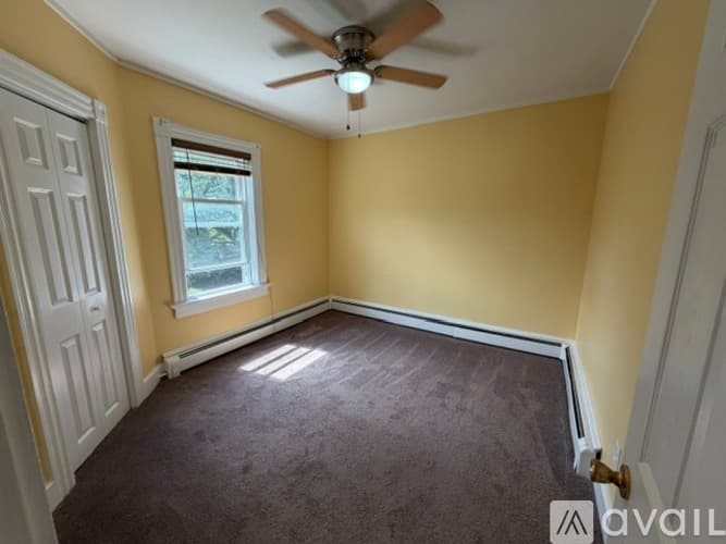 Coventry Apartment: 43 Pilgrim Ave