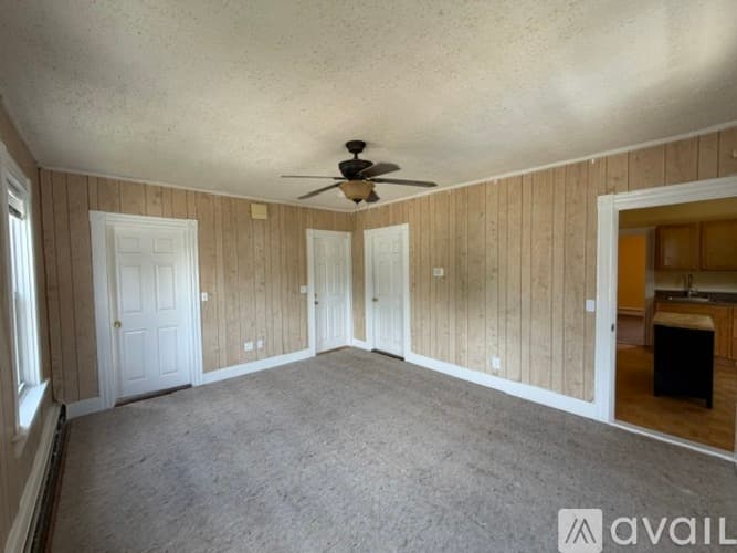 Coventry Apartment: 43 Pilgrim Ave