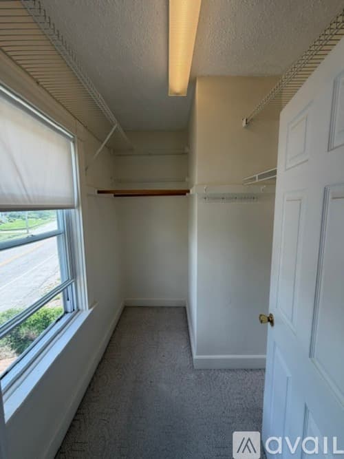 Coventry Apartment: 43 Pilgrim Ave