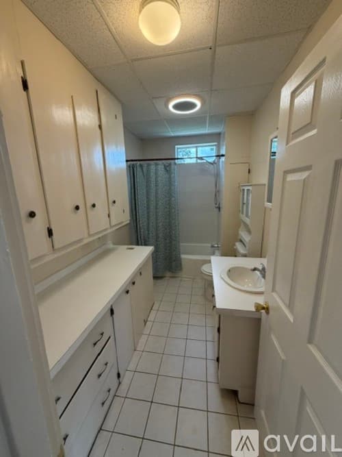 Coventry Apartment: 43 Pilgrim Ave