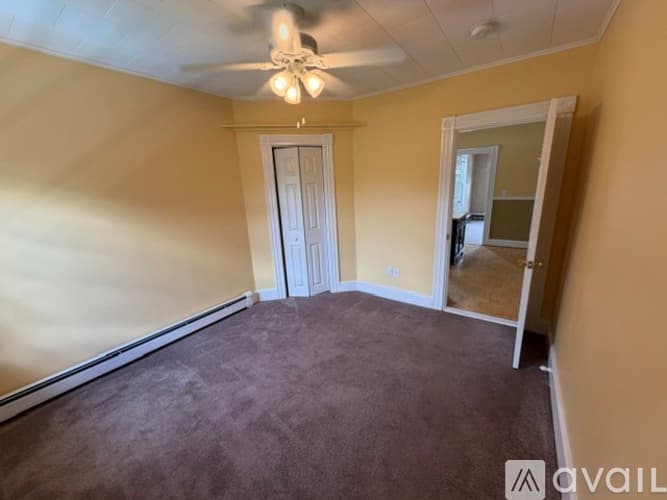 Coventry Apartment: 43 Pilgrim Ave