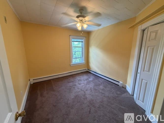 Coventry Apartment: 43 Pilgrim Ave