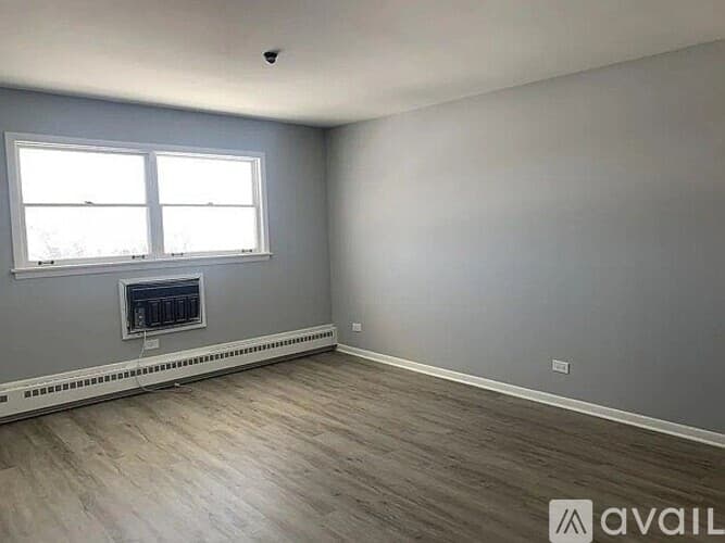 Carol Stream Apartment: 390 Executive Dr