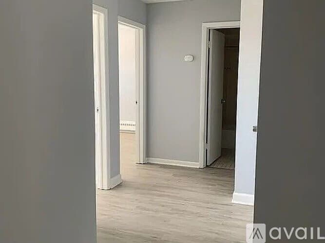 Carol Stream Apartment: 390 Executive Dr