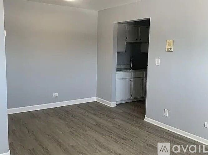 Carol Stream Apartment: 390 Executive Dr