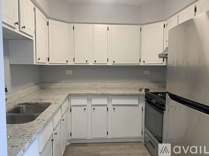 Carol Stream Apartment: 390 Executive Dr