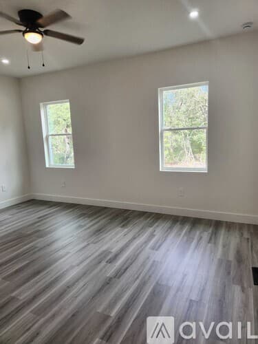 Spring Hill House: 9219 Northcliffe Blvd