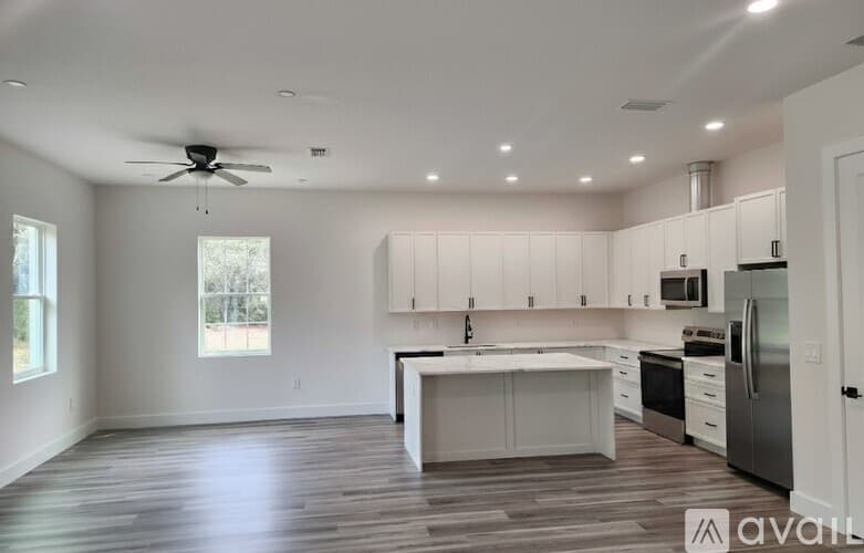 Spring Hill House: 9219 Northcliffe Blvd
