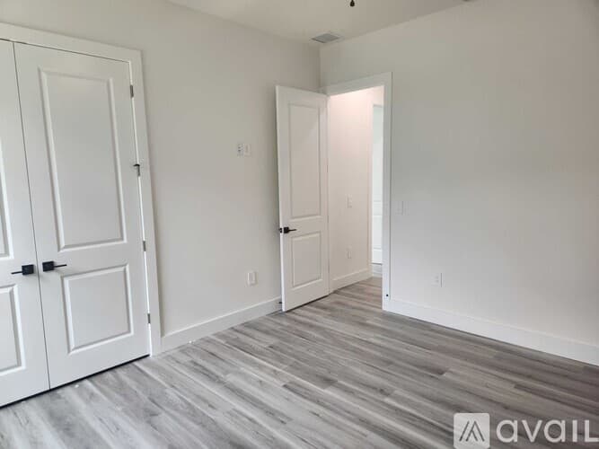 Spring Hill House: 9219 Northcliffe Blvd