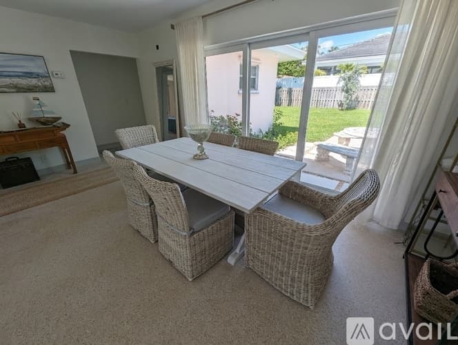 Boca Raton House: 177 NE Spanish Ct
