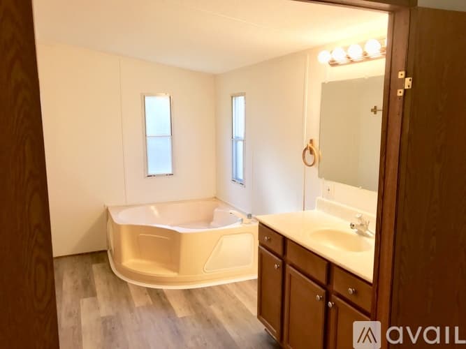 Marion House: 198 Dawn Dr