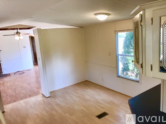 Marion House: 198 Dawn Dr