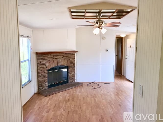 Marion House: 198 Dawn Dr