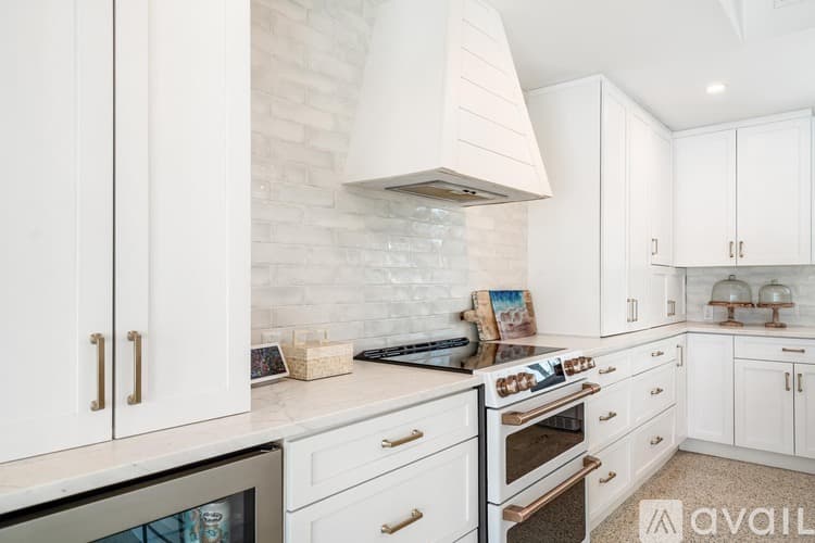 St. Pete Beach House: 2882 W Vina Del Mar Blvd