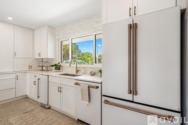 St. Pete Beach House: 2882 W Vina Del Mar Blvd
