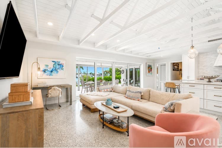St. Pete Beach House: 2882 W Vina Del Mar Blvd