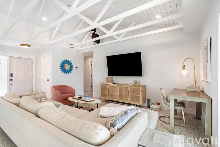 St. Pete Beach House: 2882 W Vina Del Mar Blvd