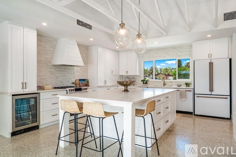 St. Pete Beach House: 2882 W Vina Del Mar Blvd