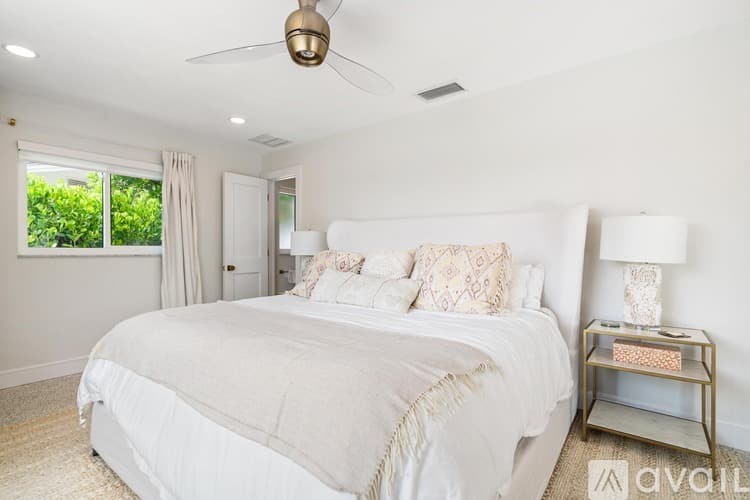 St. Pete Beach House: 2882 W Vina Del Mar Blvd