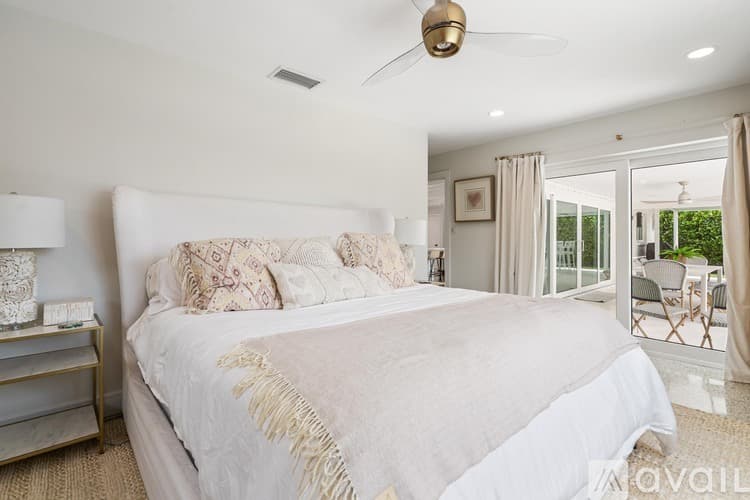St. Pete Beach House: 2882 W Vina Del Mar Blvd