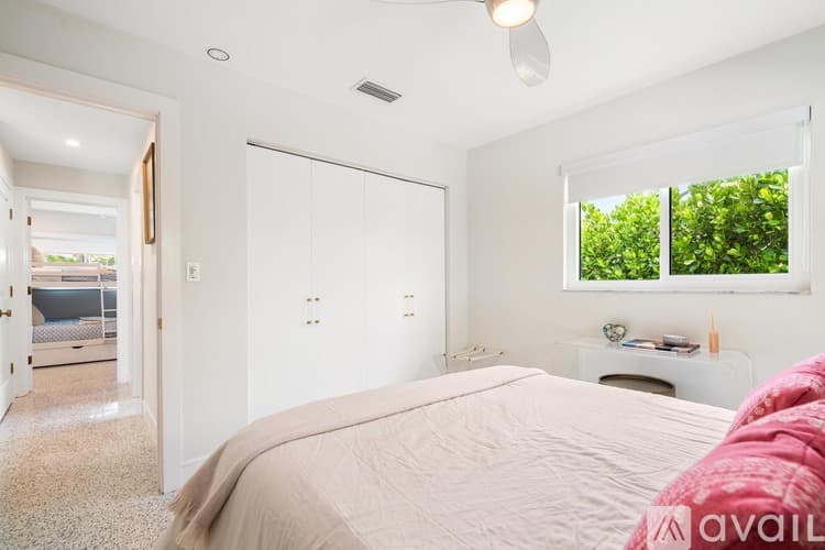 St. Pete Beach House: 2882 W Vina Del Mar Blvd