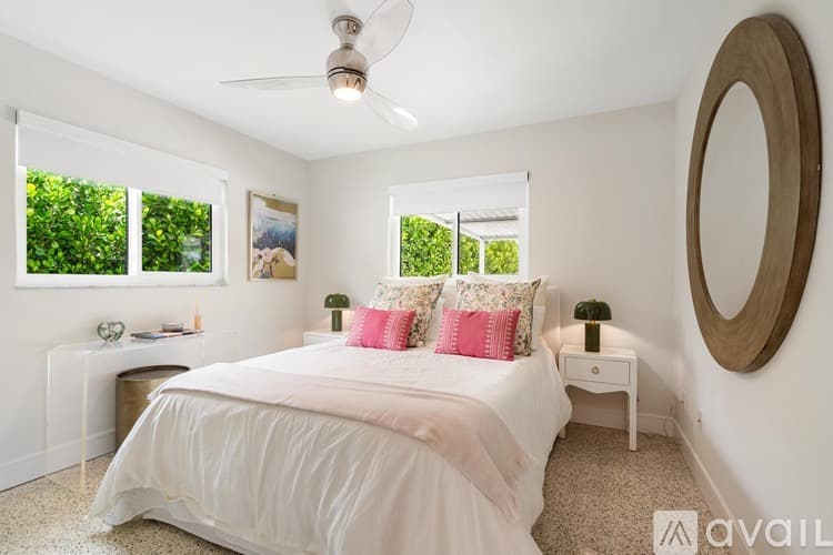 St. Pete Beach House: 2882 W Vina Del Mar Blvd