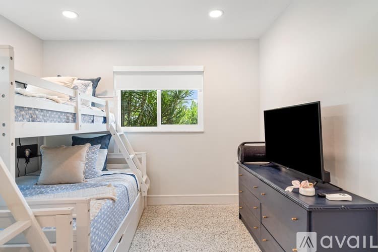 St. Pete Beach House: 2882 W Vina Del Mar Blvd