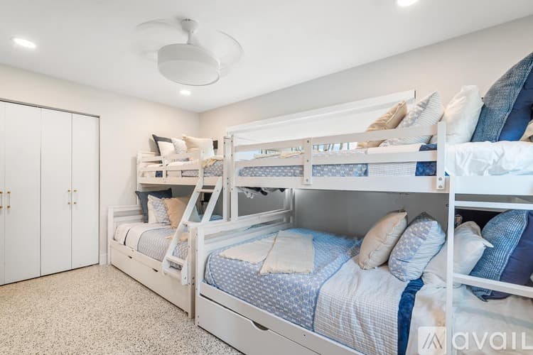 St. Pete Beach House: 2882 W Vina Del Mar Blvd